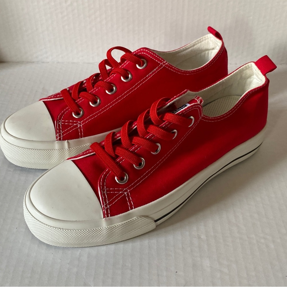 DSWD Kids Red Canvas Sneakers Casual Lightweight Size 38/US 5 Laced Low Top